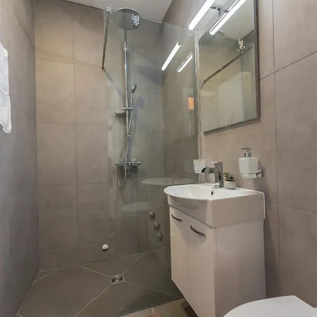 7 Luxury * Makarska