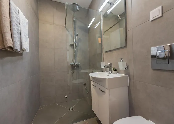 7 Luxury * Makarska