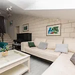7 Luxury Makarska
