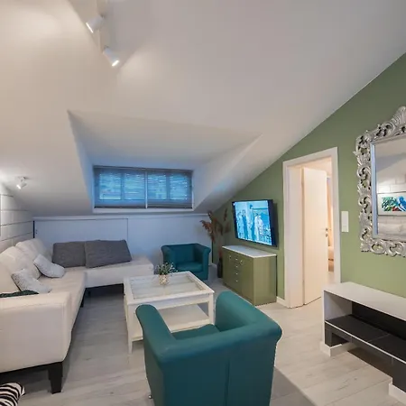 7 Luxury Apartment