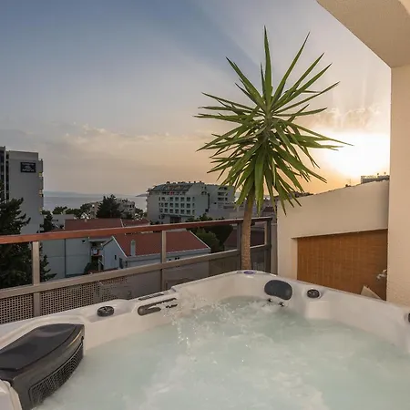 7 Luxury Apartment *